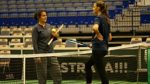 ​FOTOGALERIE Karolina Pliskova, principalul pericol pentru fetele noastre - A exersat mult din preajma fileului și slice-ul de pe baseline; Conchita Martinez, într-o formă de zile mari