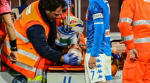 VIDEO Momente de panică la meciul Napoli vs Udinese - Portarul David Ospina s-a prăbușit pe teren după o accidentare la cap