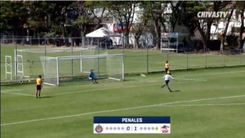 ​VIDEO Penaltiul zilei: Bara, dispariția din cadru și efectul - Când mingea vrea neapărat să intre în poartă