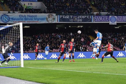 ​VIDEO Napoli - Genoa 1-1 / Oaspeții au jucat în inferioritate numerică din minutul 28 - Napoli este la 20 de puncte distanță de lider