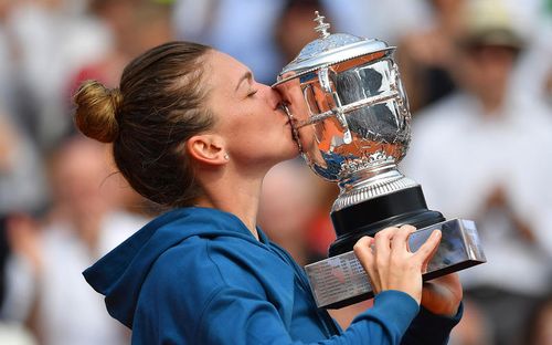 Simona Halep, la plecarea spre Paris: "Sper să fiu o albinuţă care aleargă bine şi care joacă şi bine. Este o suprafaţa care îmi place"