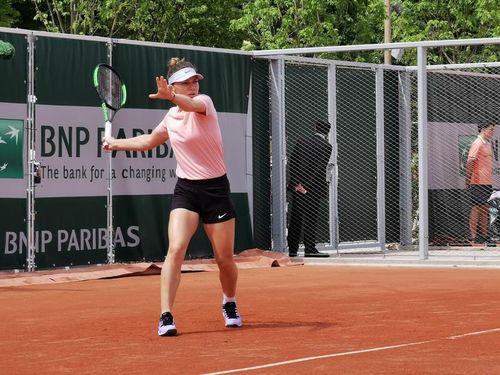 ​FOTO Simona Halep, antrenamentul, scurtele și întrebarea zilei în complex: Ai votat?