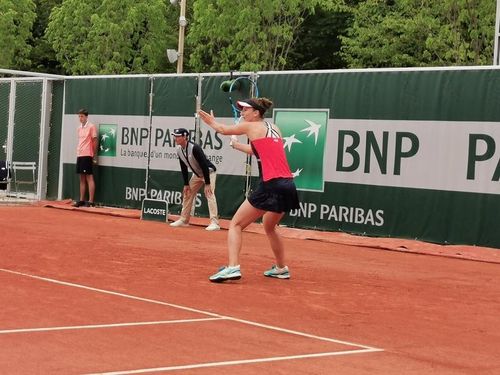 Roland Garros: Irina Begu, în turul al treilea după ce a pierdut primul set cu 1-6; Sorana Cîrstea, eliminată de o jucătoare venită din calificări