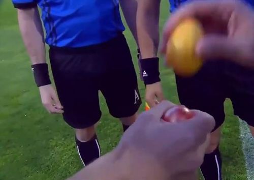 ​VIDEO Bulgarii, fotbalul și tradițiile de Paște / Modul inedit în care a început un meci din prima ligă