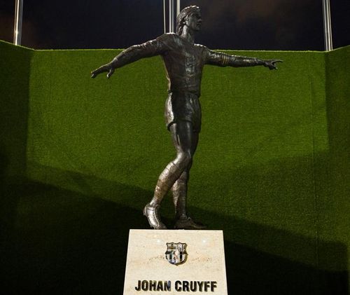 FOTO Johan Cruyff are statuie în vecinătatea Camp Nou