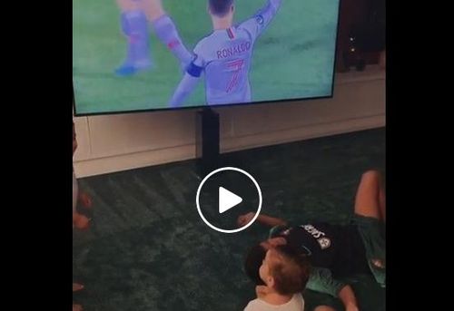 VIDEO Ce faci când ai patru copii? Marchezi câte un gol pentru fiecare - Cristiano Ronaldo