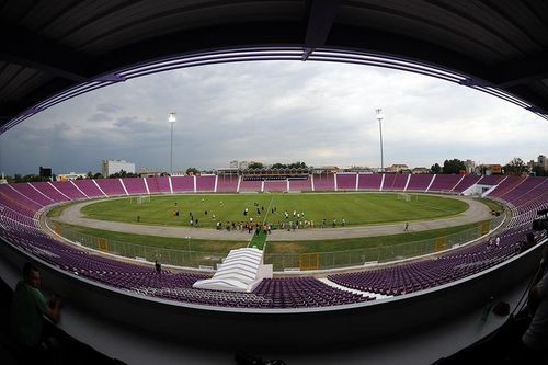 FOTO Modul jalnic în care a ajuns să arate unul dintre cele mai mari stadioane din România