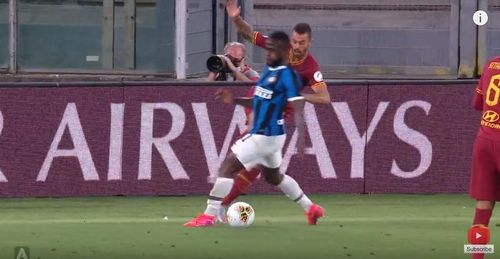 VIDEO Faza zilei: Ce penalti a salvat-o pe Inter de la înfrângere cu AS Roma (2-2)
