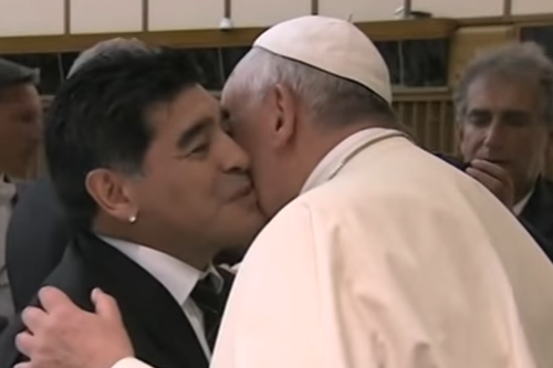 Diego Maradona, omagiat de Papa Francisc: "Pe teren a fost un poet" / Care este dorinţa Suveranului Pontif pentru umanitate