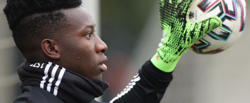 Andre Onana, portarul echipei Ajax Amsterdam, a fost suspendat 12 luni pentru dopaj