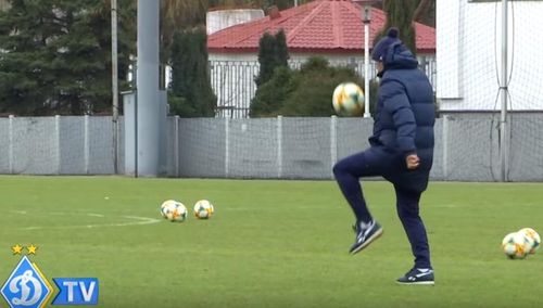 VIDEO Ca în tinerețe - Cum se descurcă Mircea Lucescu cu mingea la 75 de ani