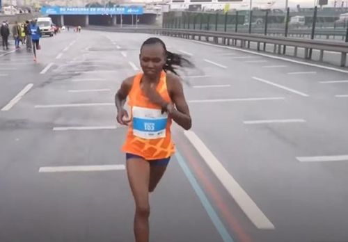 Kenyanca Ruth Chepngetich a doborât recordul mondial în proba de semimaraton