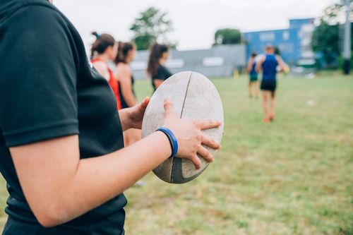 Femeile transgender vor putea juca rugby în ligile pentru femei din Franța