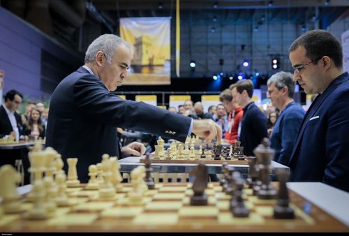 Garry Kasparov, apel către liderii din Occident: "Excludeţi Rusia de pe pieţele financiare globale"