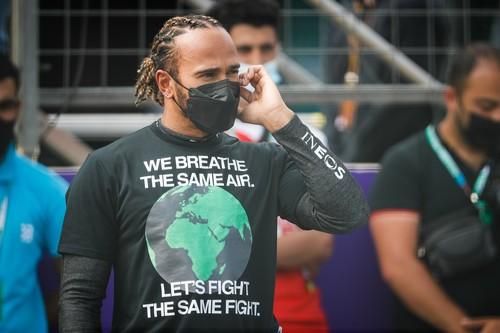 Lewis Hamilton nu crede că îi datorează scuze lui Max Verstappen după incidentul de la Silverstone