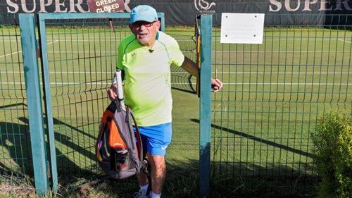 Ce spune cel mai bătrân jucător activ de tenis din lume, la 97 de ani: „Slavă cerului că am mai trăit o zi! Vreau să joc cu Federer”