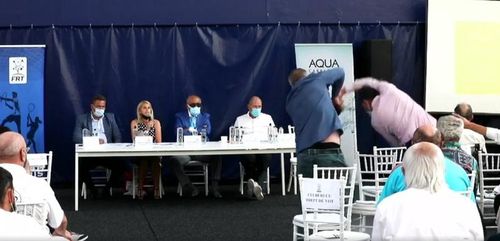 VIDEO Scandal mare la Adunarea Generală a FRT în cadrul căreia Ion Țiriac și-a dat demisia din funcția de președinte - La fața locului a ajuns și un echipaj de poliție