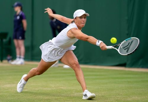 Iga Swiatek, una dintre favoritele specialiștilor, eliminată surprinzător în optimile de la Wimbledon