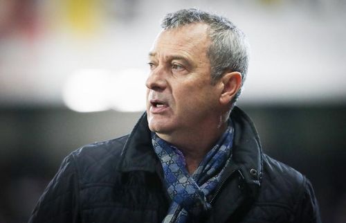 Mircea Rednic şi-a criticat jucătorii după înfrângerea cu CS Mioveni / Suporterii lui Dinamo i-au dat jos tricoul lui Deian Sorescu