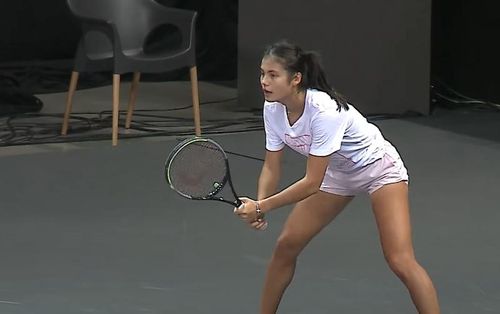 VIDEO Emma Răducanu, mesaj în limba română în fața fanilor - Campioana de la US Open, ovaționată la Cluj-Napoca