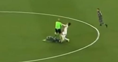 VIDEO Cât de grea poate fi viața de arbitru de fotbal