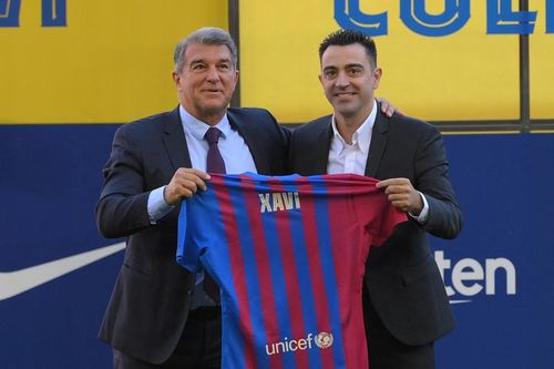 VIDEO Xavi, întoarcere emoționantă pe Camp Nou - Prezentat oficial ca noul antrenor al Barcelonei