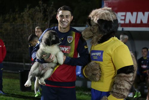 VIDEO Noua mascotă a naționalei de fotbal a României