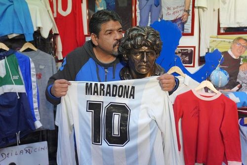 Fratele lui Diego Maradona a murit la 52 de ani. Mesajul clubului Napoli