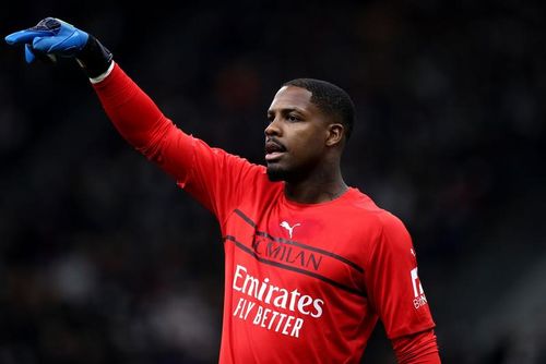 Încă un scandal rasist în Italia - Doi jucători ai lui AC Milan, insultați de spectatori