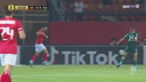 VIDEO Penalty dictat pentru un henț imaginar în sferturile Ligii Campionilor Africii - Faza a fost verificată și de VAR