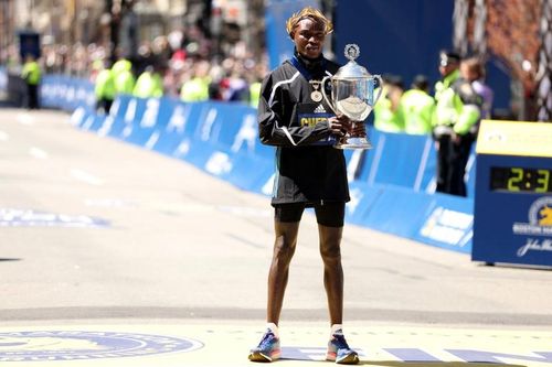 VIDEO Evans Chebet și Peres Jepchirchir au câştigat Maratonul de la Boston