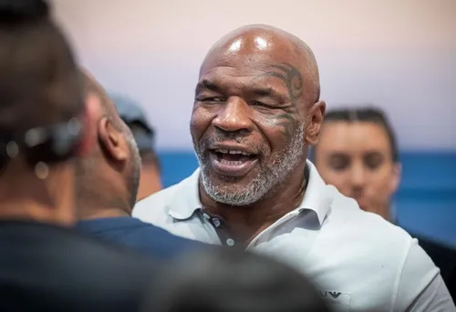 VIDEO Enervat de un pasager, Mike Tyson a făcut scandal în avion: L-a bătut pe bărbat precum în ringul de box