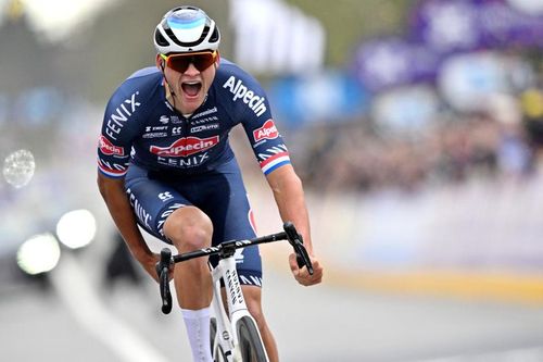 VIDEO Ciclistul olandez Mathieu van der Poel (Alpecin) a câștigat Turul Flandrei