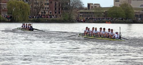 VIDEO Canotaj: Oxford a învins Cambridge în celebra cursă de pe Tamisa după o așteptare de cinci ani