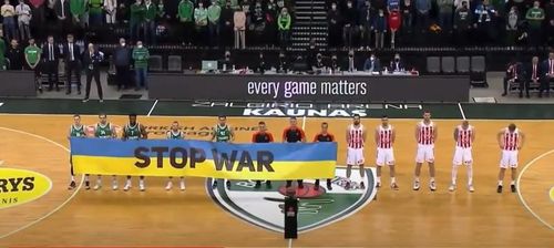 VIDEO Baschetbaliștii de la Steaua Roșie Belgrad au refuzat mesajul de susținere pentru Ucraina și de încetare a războiului