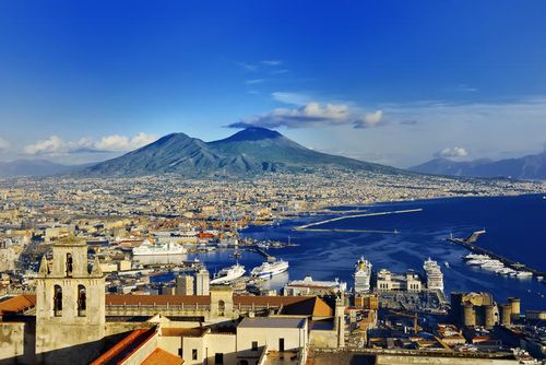 Italia: Fanii lui Napoli, sfătuiți să nu sărbătorească titlul pe Vezuviu / Vor să imite explozia vulcanului