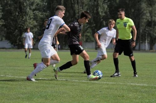 VIDEO Fotbal în vreme de război - Un meci din Ucraina, întrerupt după ce a sunat alarma aeriană