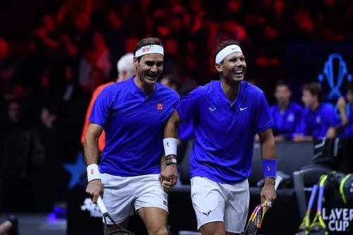 Marea rivalitate Roger Federer - Rafael Nadal, într-o singură fotografie