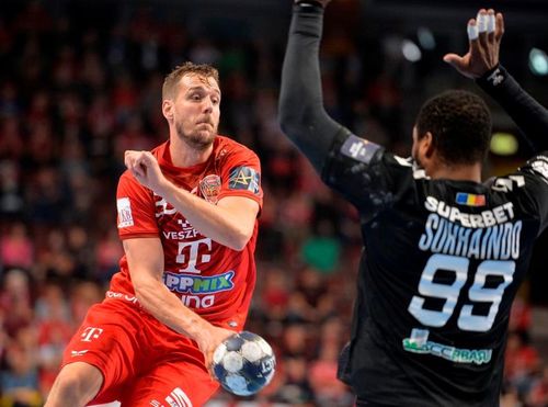 Liga Campionilor, handbal (m): Dinamo București, învinsă de Veszprem / Prima repriză excelentă pentru trupa lui Xavi Pascual