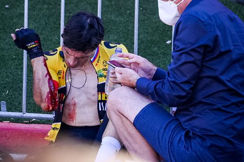 VIDEO Primoz Roglic, obligat să abandoneze La Vuelta - Căzătura care l-a scos din luptă pe principalul favorit