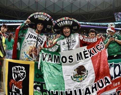 FOTO Fotbalul, mai presus de orice - A folosit banii de nuntă pentru a ajunge la Mondialul din Qatar