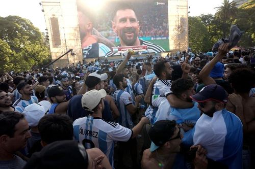 VIDEO Nebunie pe străzile din Argentina - Imaginile bucuriei după calificarea în finala CM 2022