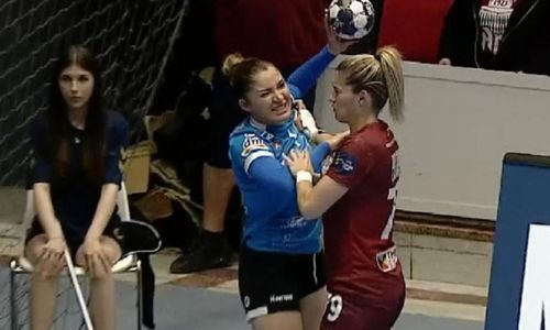 DigiSport: Moment rar, la București: a lovit-o pe jucătoarea Rapidului, 
apoi a recurs la un gest pe care nimeni nu-l vedea venind