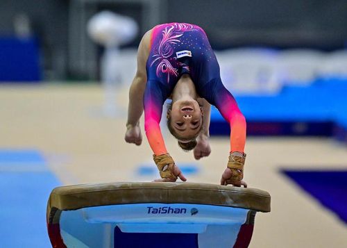 Două medalii de aur pentru Sabrina Voinea la Cupa Mondială de gimnastică de la Doha