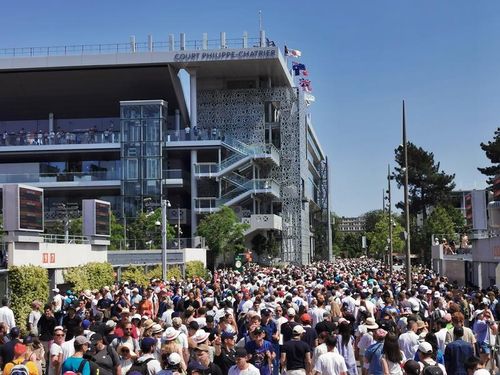 Imagini spectaculoase - Fanii au luat cu asalt complexul de la Roland Garros în prima zi de concurs