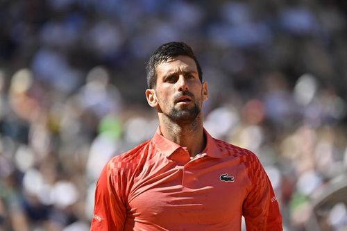 VIDEO Novak Djokovic, lovit în cap cu o sticlă în timp ce dădea autografe la ATP Roma - Reacția sârbului