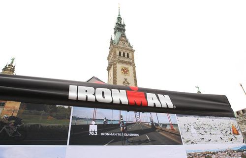 VIDEO Germania: Un motociclist a murit după ce s-a lovit de un concurent Ironman la Hamburg