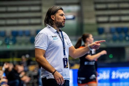 Adrian Vasile nu mai este antrenorul echipei CSM București