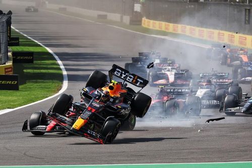 Max Verstappen spune cine este vinovat de abandonul rapid al lui Sergio Perez din MP al Mexicului