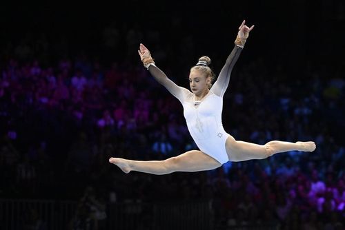 VIDEO CM Gimnastică: Sabrina Voinea a obținut locul patru la sol, la doar 16 ani